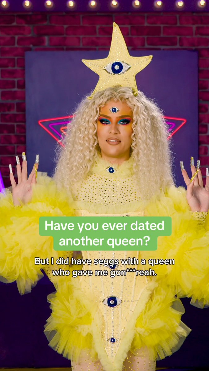 Clown WHAT? 😂 #CanadasDragRace returns Thurs, Nov 20. Where to watch: 🇨🇦: @cravecanada 🌎: WOW Presents Plus