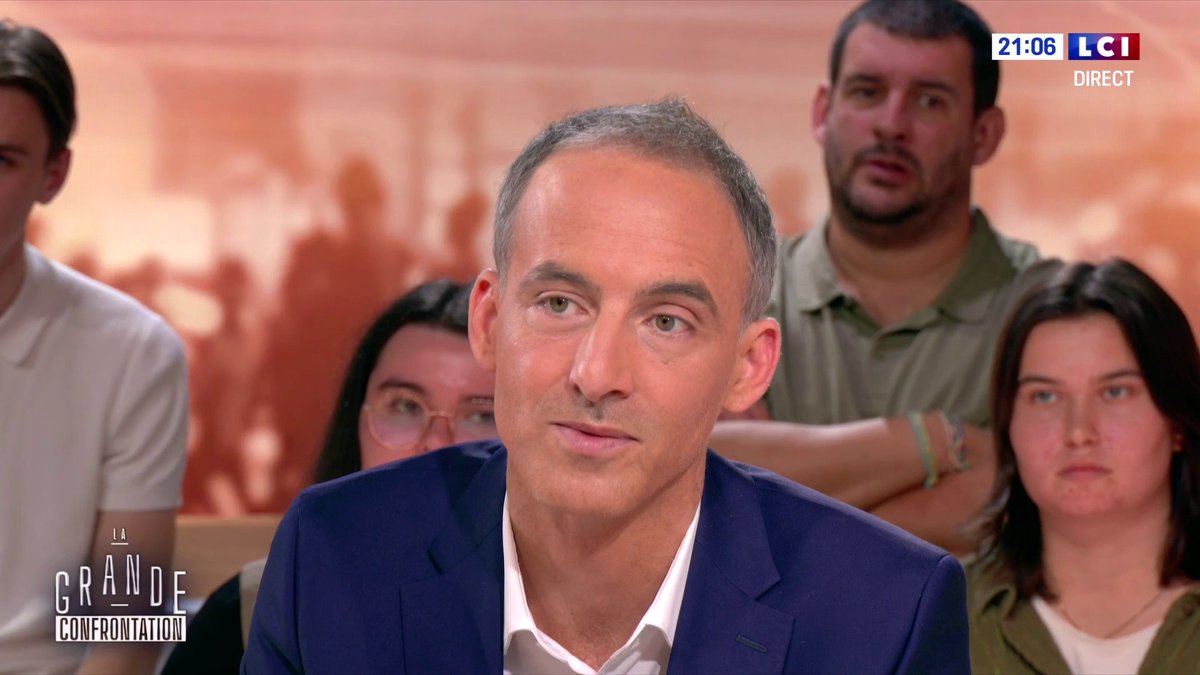 🗣️ Soutien à l'Ukraine : "Pourquoi aide-t-on autant l'Ukraine et doit-on l'aider encore plus ? Parce que c'est nous qui sommes visés par le régime russe et que notre sécurité est en péril." 🔴 Raphaël Glucksmann (Raphael Glucksmann), invité de "La Grande confrontation"