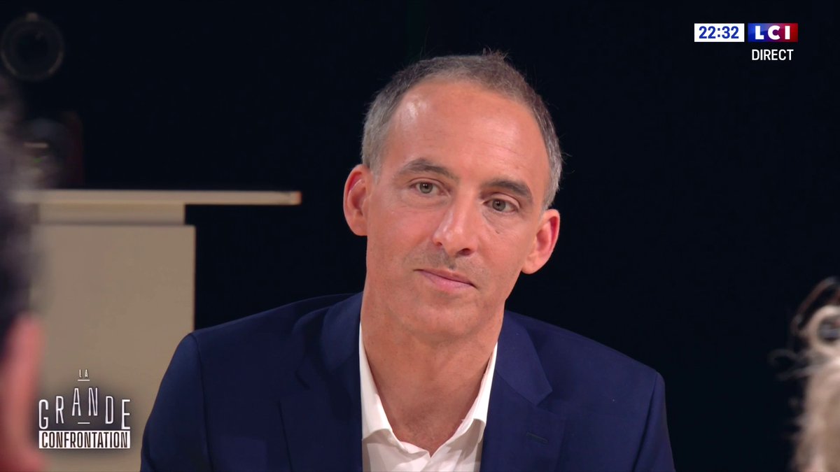 🗣️ Port du voile : "C'est une liberté par contre il y a un principe de neutralité du service public (...) L'école doit être un sanctuaire où il n'y a pas de manifestation de signe religieux ostentatoire." 🔴 Raphaël Glucksmann (Raphael Glucksmann), invité de "La Grande confrontation"