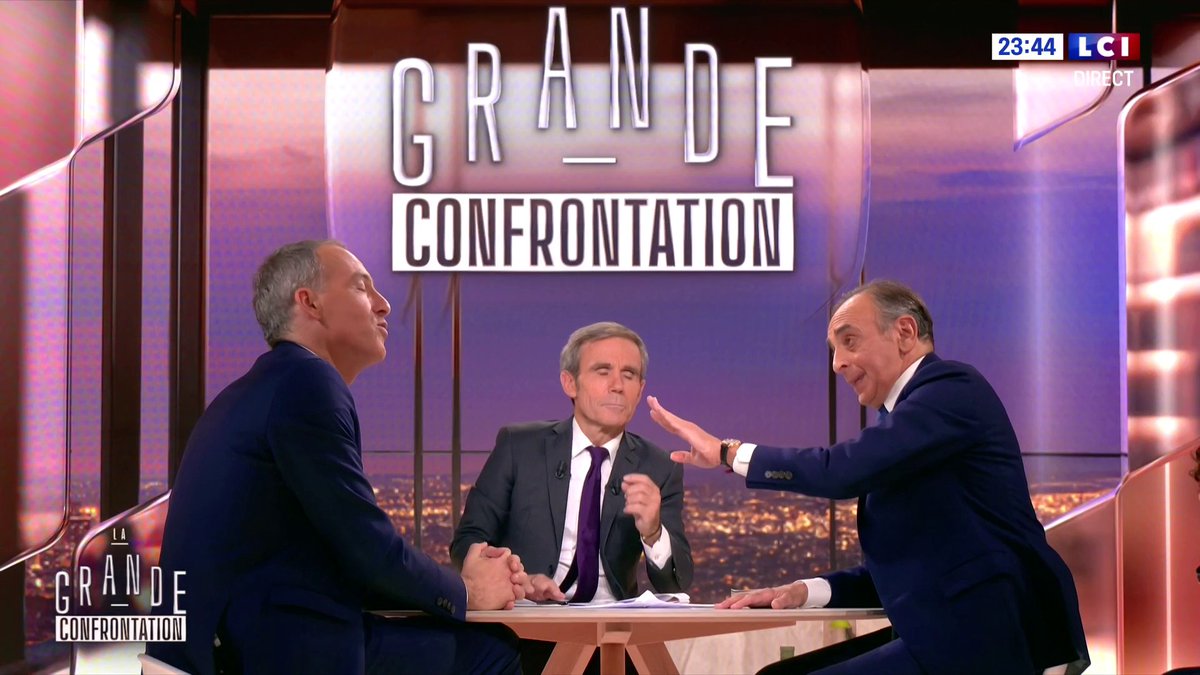 🗣️ "Le scénario le plus probable c'est que vous et vos amis risquez de prendre le pouvoir et cela signifierait la bascule de la France très loin de son histoire démocratique." 🔴 Raphaël Glucksmann (Raphael Glucksmann) face à Eric Zemmour (Eric Zemmour)
