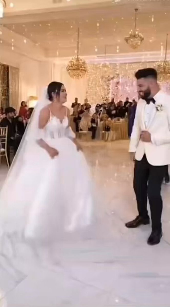 دي عروسة ولا عفريت بتلعب شقلباظ 😂😂😂😂😂😂😂😂😂😂😂😂😂😂😂😂😂😂😂😂