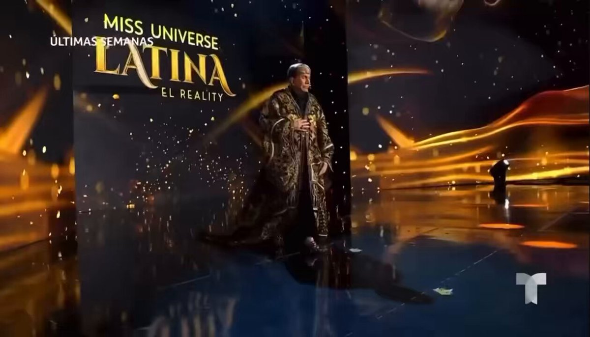 Yo llegando a criticar los trajes típicos y la competencia preliminar del miss universo: