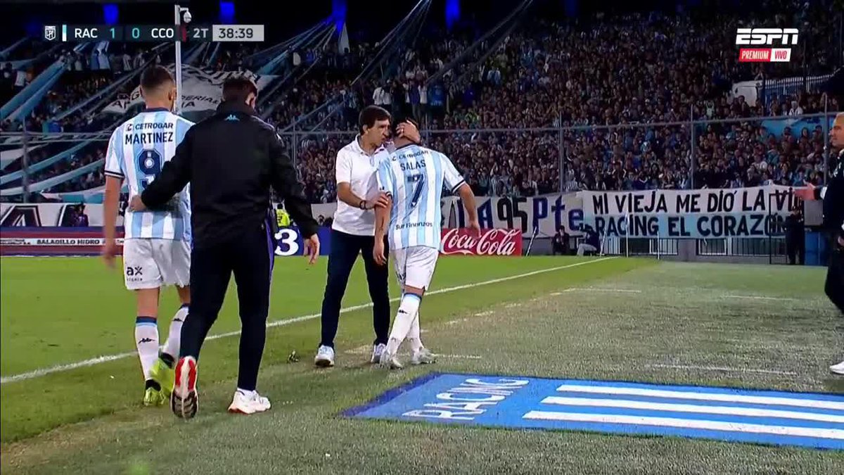 Un tipo que siempre fue respetuoso con el hincha y encima nos dejó 12 palos antes de irse. El lunes hay que aplaudir a Maxi Salas.