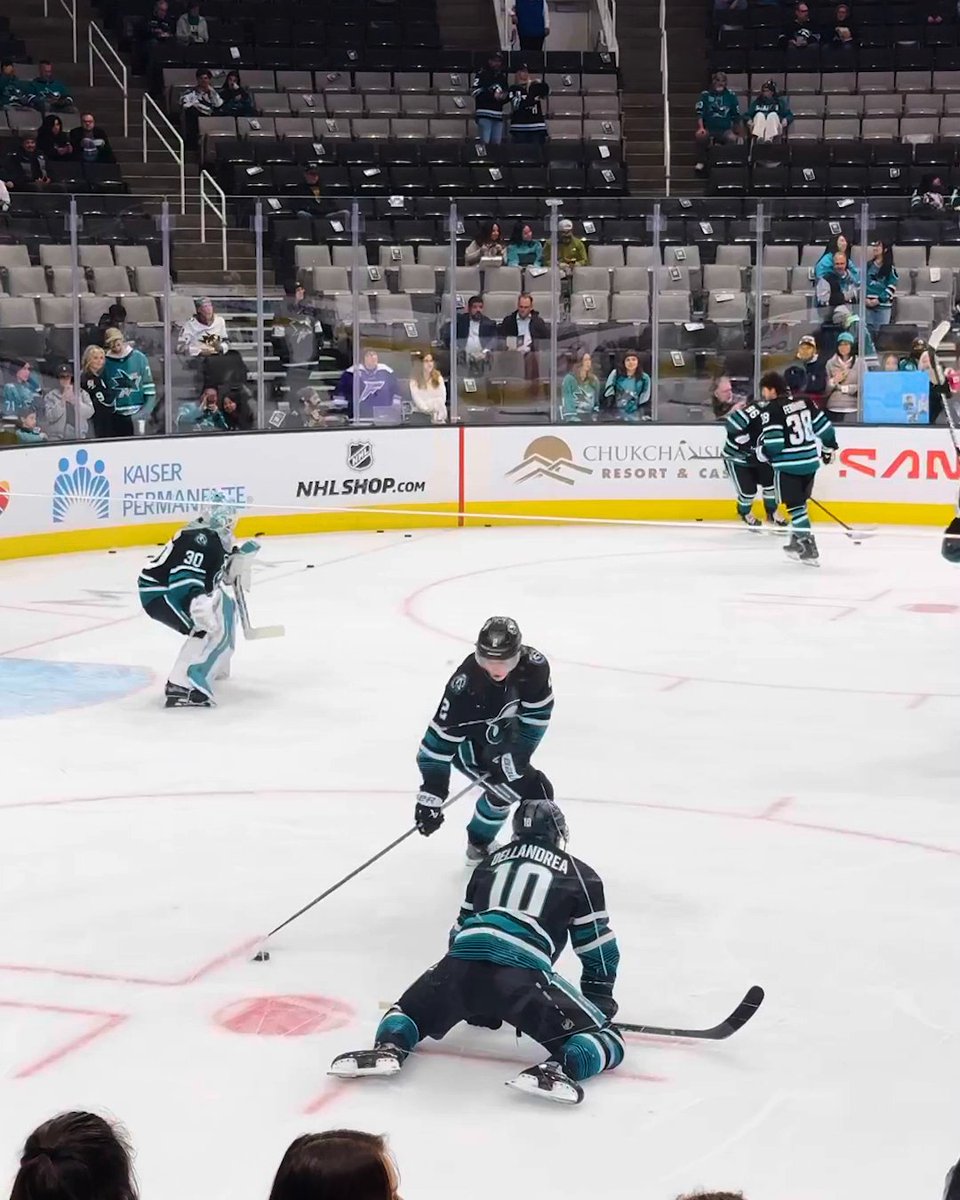 We are simply loving this warmups routine between Will Smith and Ty Dellandrea! 🦈