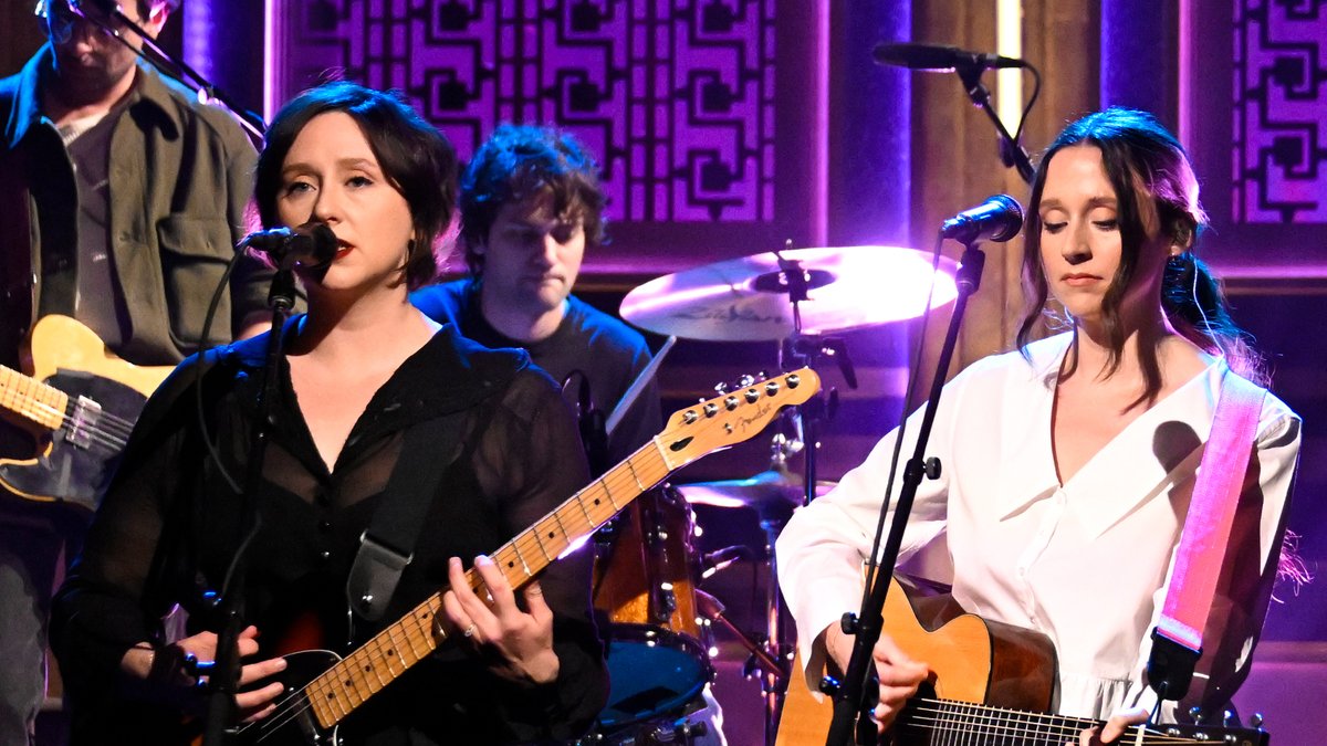 Snocaps perform “Coast”! Watch the full performance ⬇️ #FallonTonight