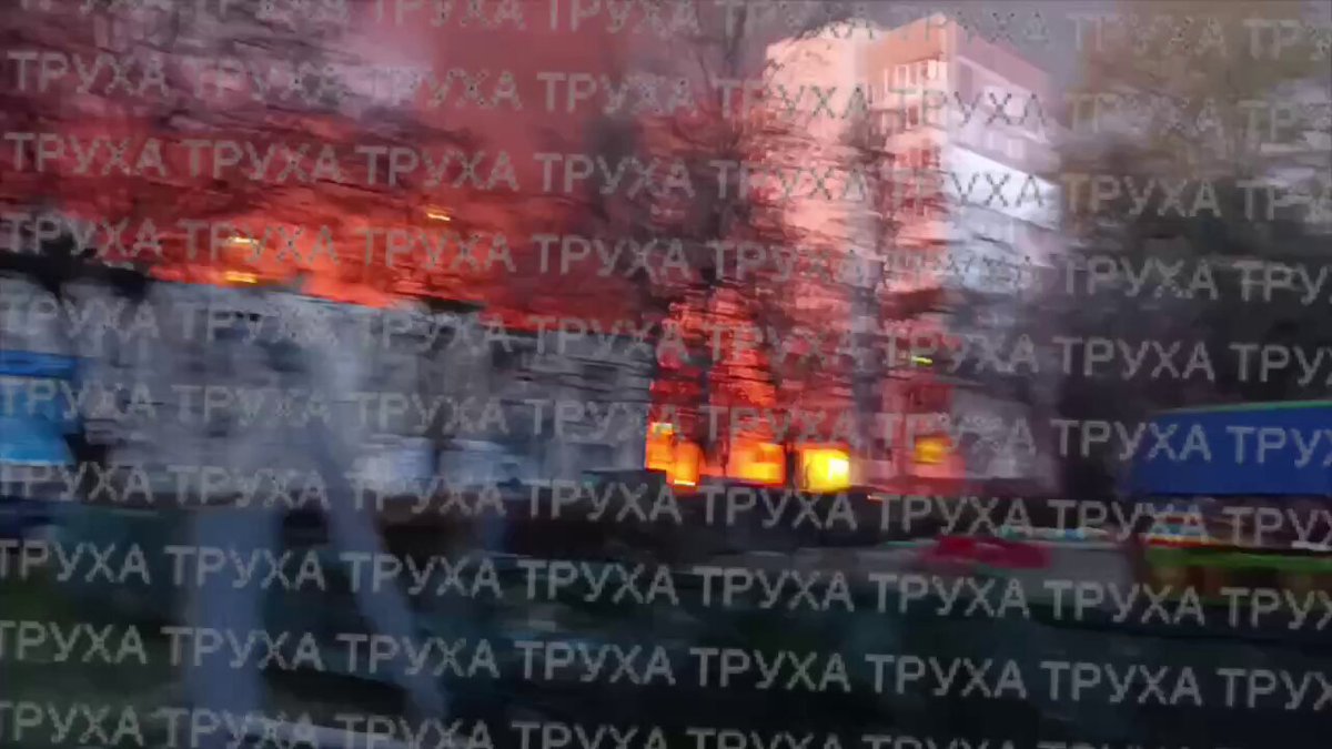 🇷🇺🇺🇦 | URGENTE: Rusia lanzó un ataque masivo contra Ucrania, atacando múltiples ciudades con enjambres de drones, misiles Kalibr, Kinzhals y misiles de crucero. Los edificios residenciales y la infraestructura energética resultaron afectados.