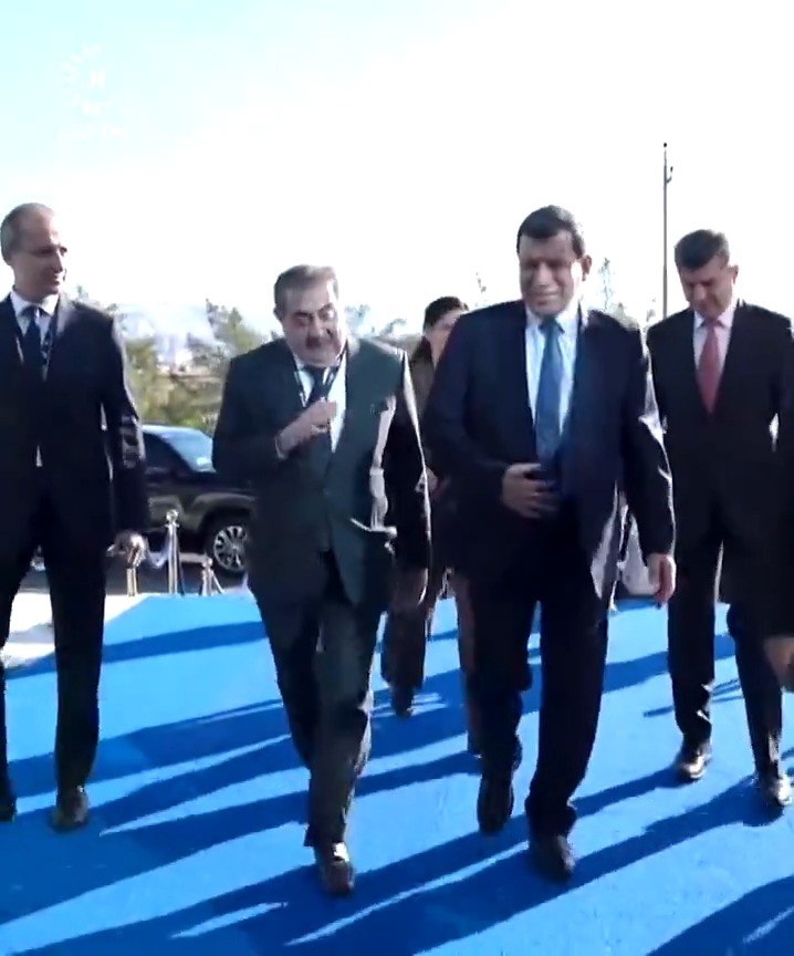 Fermandarê giştî yê HSD Mezlûm Ebdî ligel Îlham Ehmed gihişte Foruma MEPS 2025 li Duhokê. Mazloum Abdî مظلوم عبدي Hoshyar Zebari