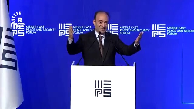 #VÎDEO - Hemû axaftina Osman Baydemîr 🛑 Siyasetmedar Osman Baydemîr li Dihokê beşdarî Foruma Aştî û Ewlehiyê ya Rojhilata Navîn bû 🎙️ Osman Baydemîr di axaftina xwe de peyama "Dermanê êşa me tifaq û yekîtiya navxwe ye" da #MEPS25