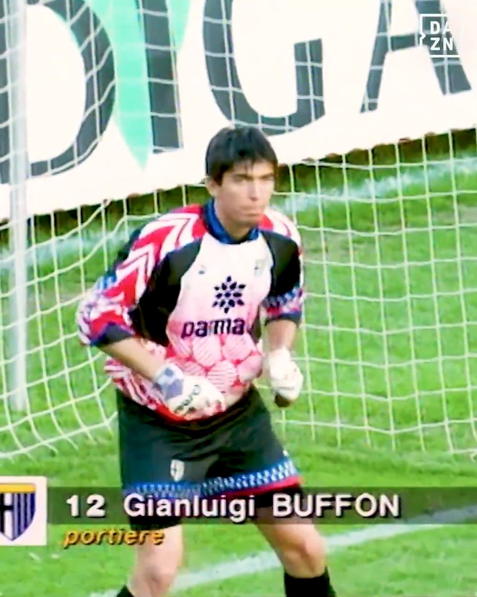 19 novembre 1995: 3️⃣0️⃣ anni fa l'esordio di 𝑮𝒊𝒈𝒊 𝑩𝒖𝒇𝒇𝒐𝒏 tra i grandi 😍 A 17 anni, parando di tutto in 𝐏𝐚𝐫𝐦𝐚-𝐌𝐢𝐥𝐚𝐧 𝟎-𝟎 😎🧤 #Buffon #SerieAEnilive #DAZN