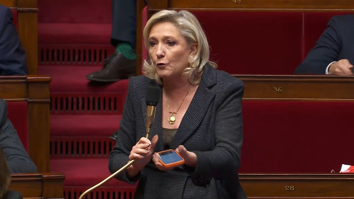 La taxation mise en place sur le transport aérien s'est en grande partie répercutée sur les prix des billets. Conséquence : la position concurrentielle des aéroports français s'est dégradée. Et ce n'est pas le Rassemblement national qui le dit, mais l'administration qui dépend du ministère des Transports !