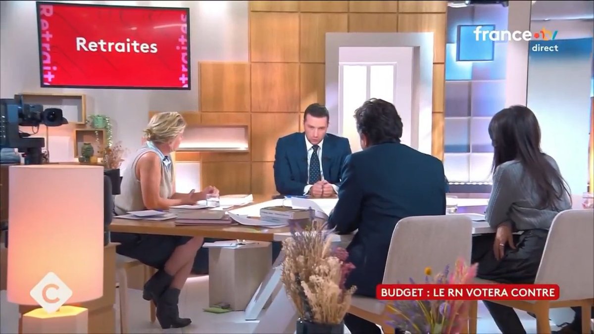 La réforme des retraites est injuste socialement puisqu'elle fait travailler plus longtemps les Français qui ont commencé tôt, et elle est inefficace sur le plan économique, comme l'ont reconnu les macronistes eux-mêmes.
