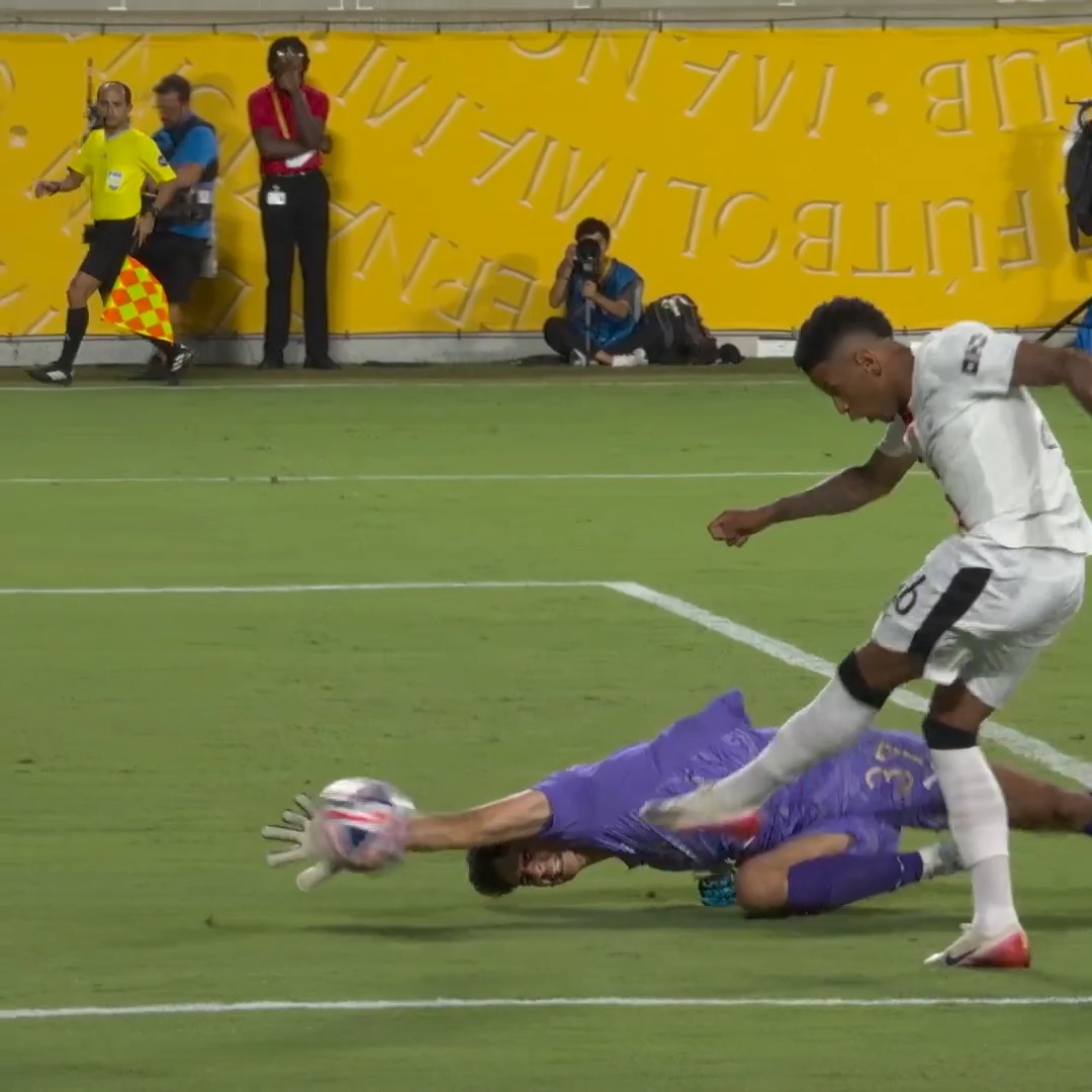 ديما ديما بونو 🧤 #FIFACWC