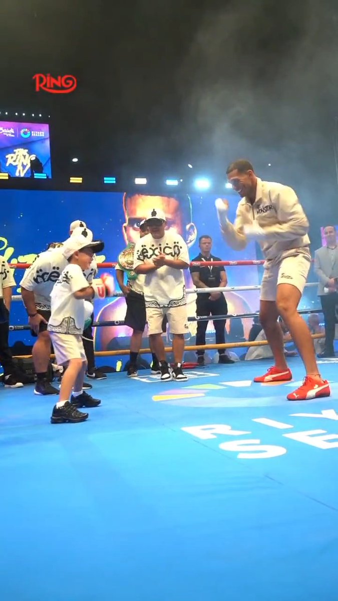 David Benavidez's young son is stealing the show at the Open Workout 😅 #TheRingIV | Buy now at | موسم الرياض | Riyadh Season | Nov 22nd in Riyadh 🥊