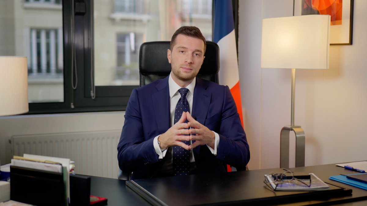 Un coup de massue fiscal se prépare : le gouvernement va augmenter la taxe foncière pour des millions de Français ! Cet argent n'appartient pas aux macronistes, ni à l’État : c'est le vôtre, le fruit de votre travail. Défendons le droit de propriété et exigeons la paix fiscale.