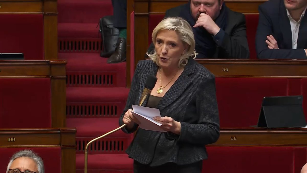 Lorsqu'il y a quinze ans, vous faisiez du libre-échange une véritable religion, nous, nous parlions de droits de douanes pour protéger nos industries. Et vous nous avez insultés. Aujourd'hui, vous cherchez à faire de l'argent sur un commerce qui est dangereux, au lieu de vous attaquer au danger qu'il représente !