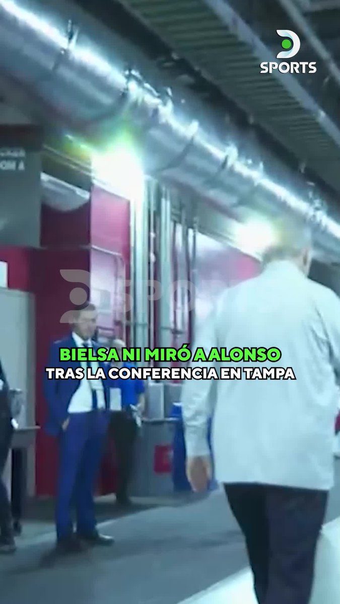 TENSO MOMENTO EN TAMPA Marcelo Bielsa ignoró a Ignacio Alonso, presidente de la AUF, tras la conferencia de prensa luego del 1-5 ante Estados Unidos. 📽️ IMÁGENES EXCLUSIVAS DE #DFHSAUY