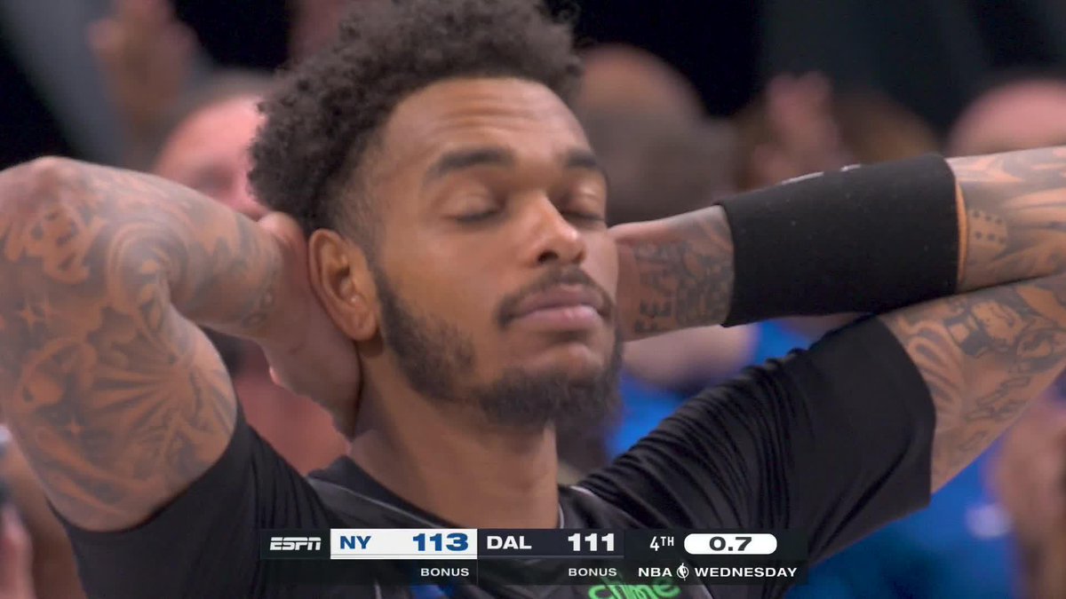BRANDON WILLIAMS' CLUTCH BUCKET IS RULED AN OFFENSIVE FOUL. KNICKS WIN IN DALLAS 😳