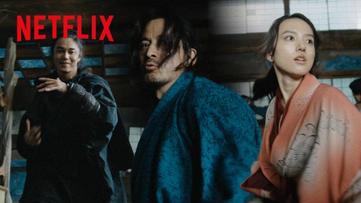 愁二郎（岡田准一）、彩八（清原果耶）、響陣（東出昌大）による共闘シーン💥 3人の激しいアクションはもちろん、縦横無尽に駆け巡るカメラワークや長回しで生まれる臨場感や緊張感。 アクションプランナーも務める岡田のこだわりが凝縮されたワンカット。 #イクサガミ #LastSamuraiStanding