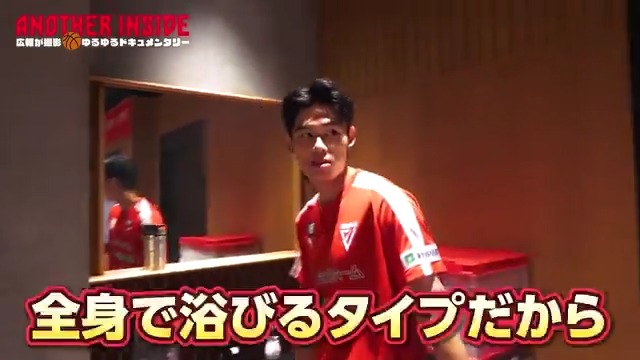 バスケットLIVEで限定動画配信中📺 ヘアスプレーを全身で浴びる男「金近廉」