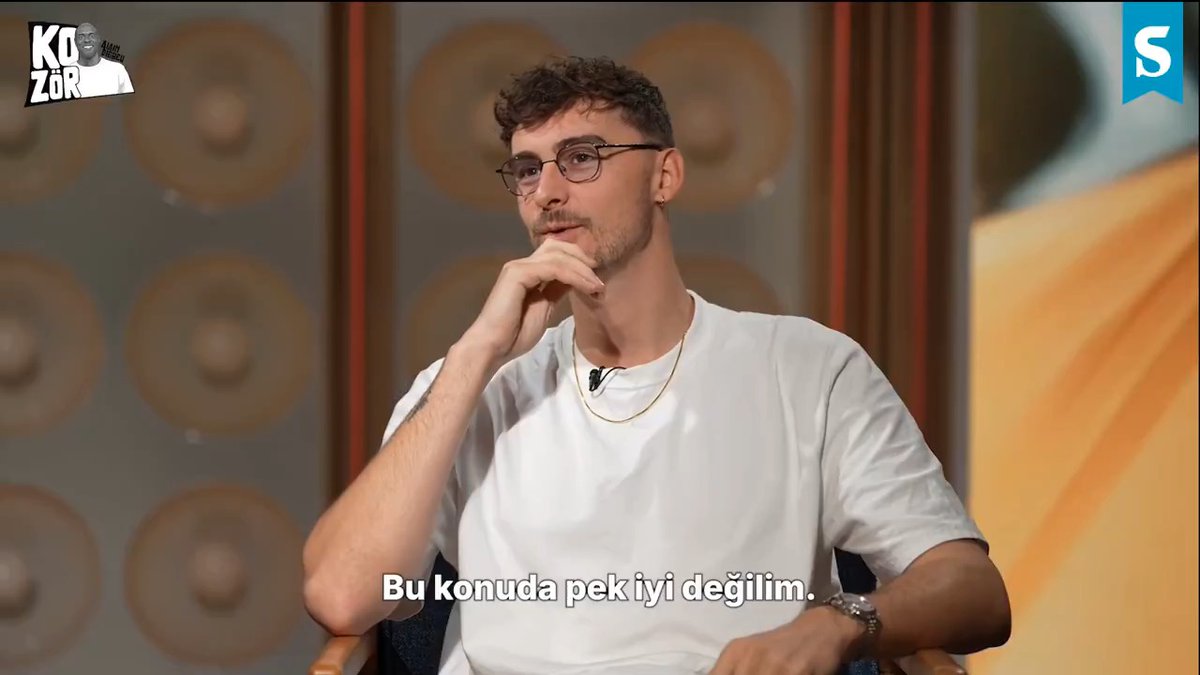 Soru: "Futbolda 9 numaralı formayı giymiş dört futbolcu sayar mısın?" Jean Patry: "Bu konuda pek iyi değilim. Benzema. Ronaldinho 9 numara mıydı acaba? Ronaldo? Griezmann var ama o 9 numara giymedi. Giroud olur mu? Ona hayranım." (Socrates)