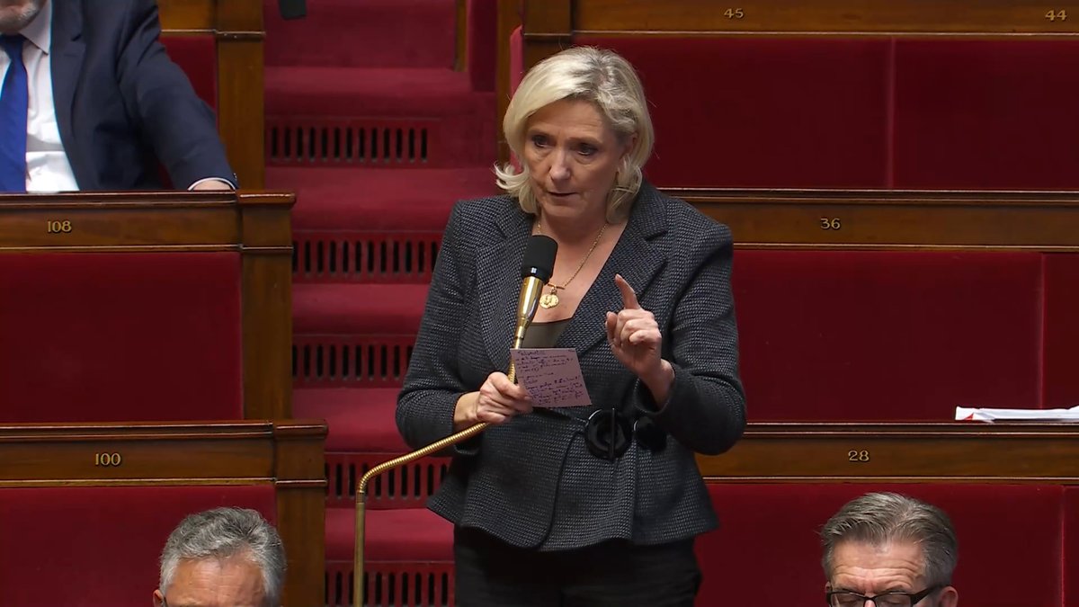 Vous voulez taxer tout ce qui bouge, pour aller récupérer du fric sur les gens immédiatement. C'est la seule justification de la taxe que vous avez voulu imposer sur le vapotage, et c'est pourquoi nous avons voté contre.