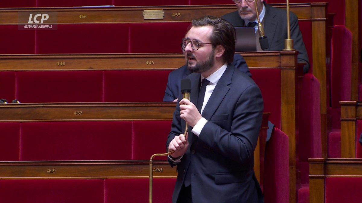 "Il est une activité spéculative aujourd'hui qui ne fait l'objet d'aucune fiscalité, c'est celle sur l'énergie" : Philippe Brun propose l'instauration d'une taxe sur les opérations spéculatives d'achat-revente d'électricité. L'amendement est adopté. #DirectAN #Budget2026