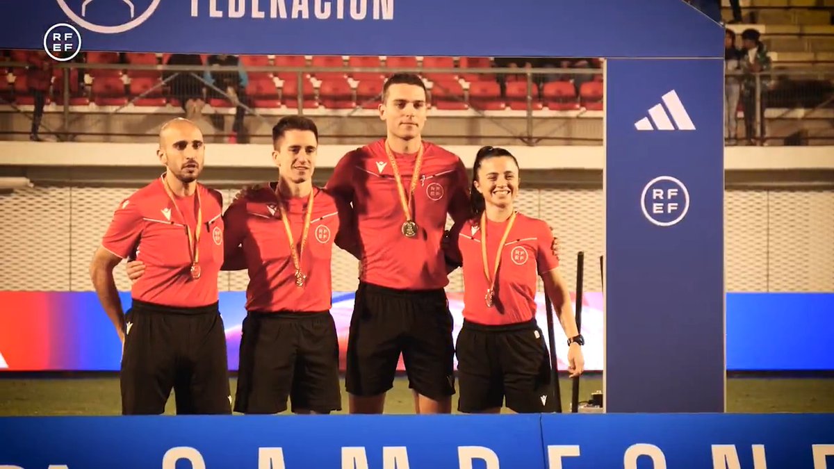 🤔 ¿Cómo es arbitrar una final? Vivimos junto a Gaizka Altuna el partido por el título de la #CopaFederación 2025. CTA | #ArbitrajeRFEF