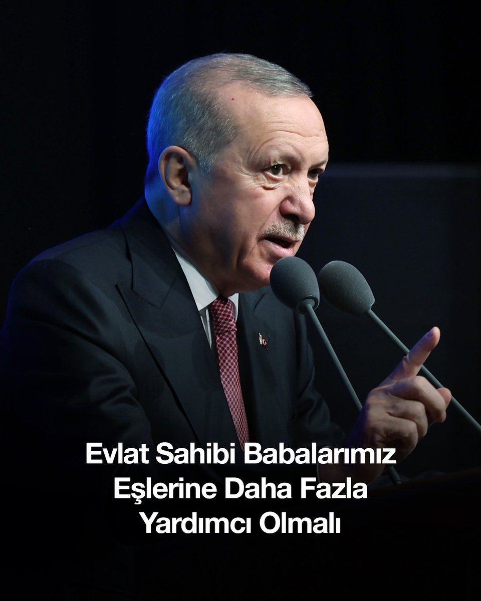 Kadınlar çocuk yetiştirme noktasında çoğu zaman eşlerinden gerekli desteği göremiyor, yükün büyük bir bölümü maalesef kadınların omuzlarına yükleniyor. Oysa aile hayatıyla da bizlere en güzel örnek olan Peygamber Efendimiz şöyle buyuruyor: “Kadınlar, erkeklerle birlikte bir bütünü tamamlayan diğer yarılarıdır.”