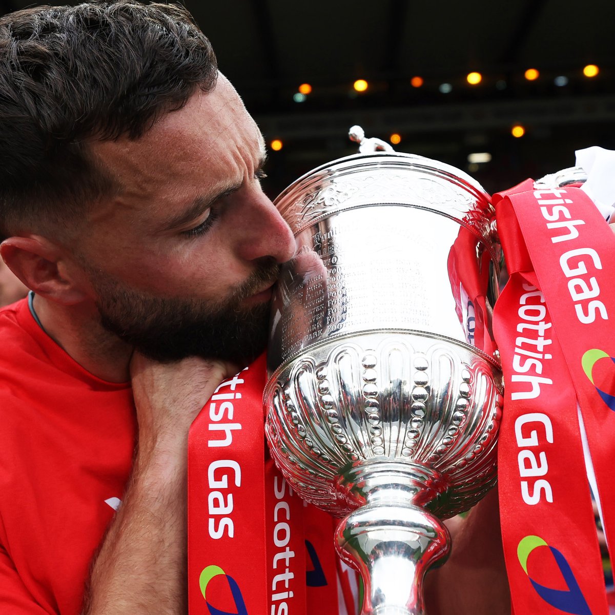 💬 "To come back here with the trophy, it's a special day." Graeme Shinnie and the Scottish Cup recently paid a unique visit to his former school, Loirston Primary School ❤️
