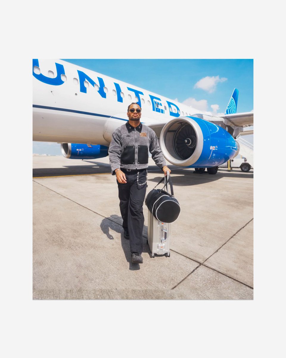Flying to work in style. 🏈✈️