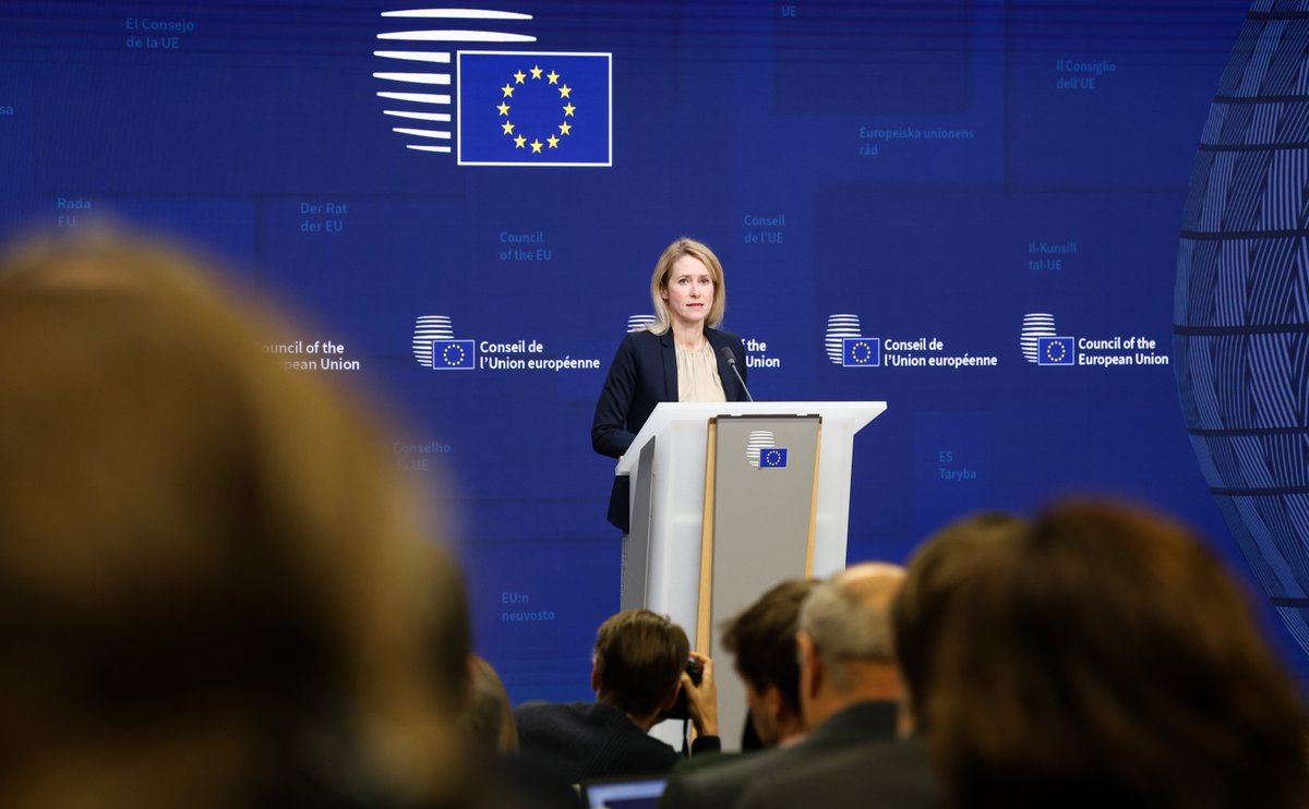 The EU has a very clear two-point plan: first, weaken Russia; second, support Ukraine. Sanctions are hitting Russia hard. The export of Russian crude oil is at its lowest. And tax revenues from oil are the lowest since the war started. My press conference ↓