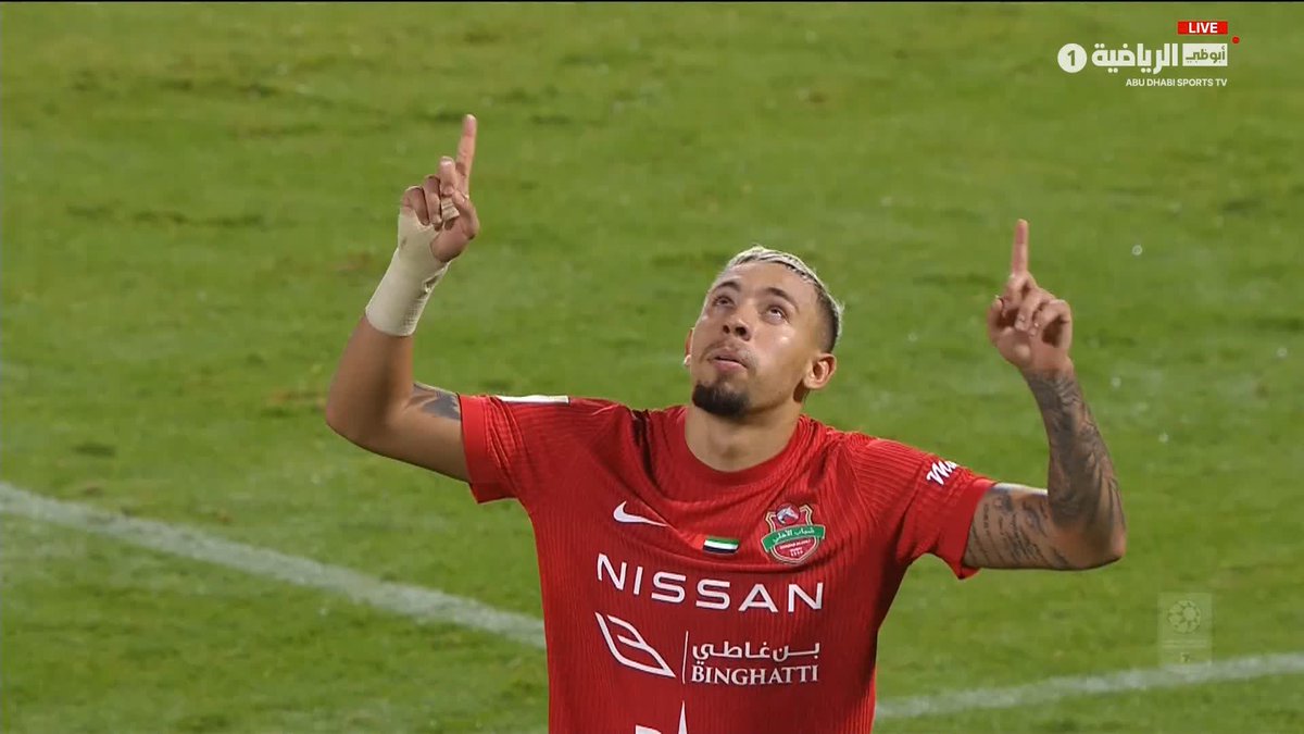 ياخي اقسم بالله محظوظ الاهلي فيه لعيب لعيب لعيب، وبعد سنتين، راح نشوفه في منتخب الإمارات بالا ♥️