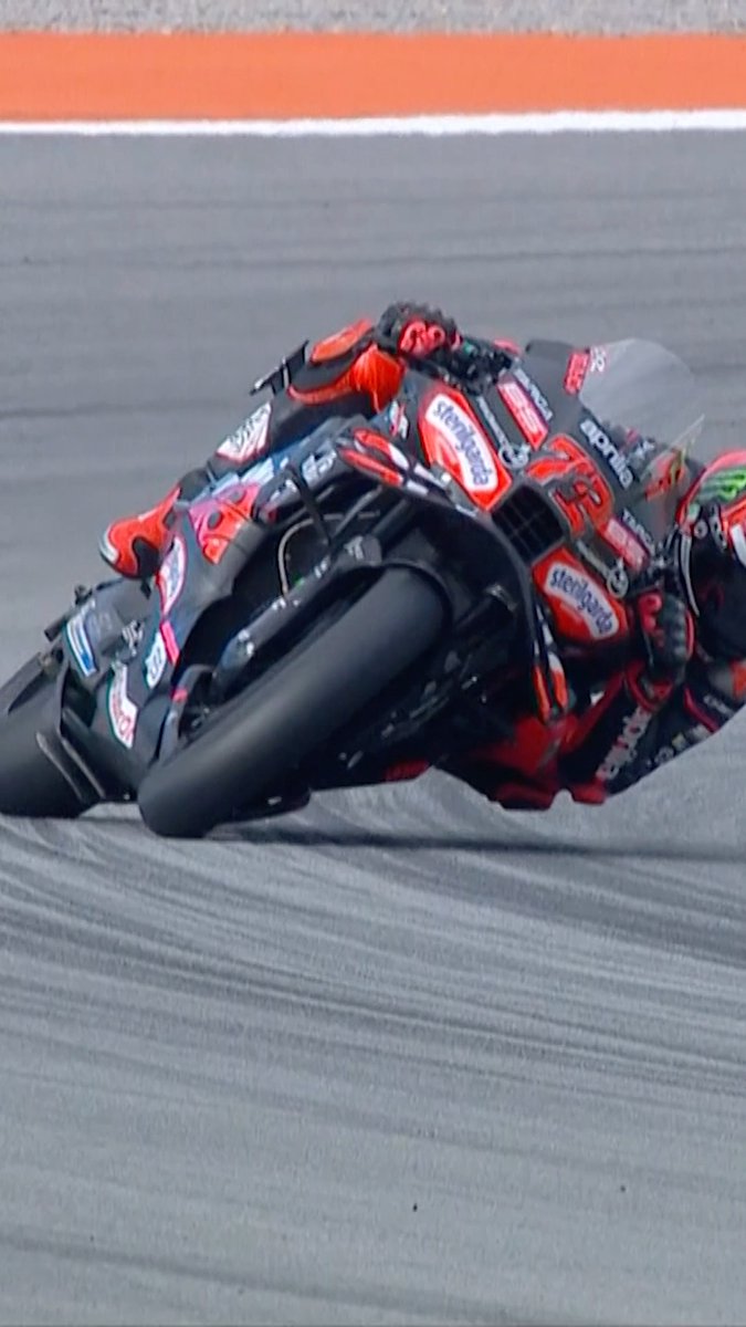 When the battle for the win turned into a skill contest ๐คฉ Raul Fernandez and Marco Bezzecchi drifting round the #ValenciaGP ๐ฅ #MotoGP