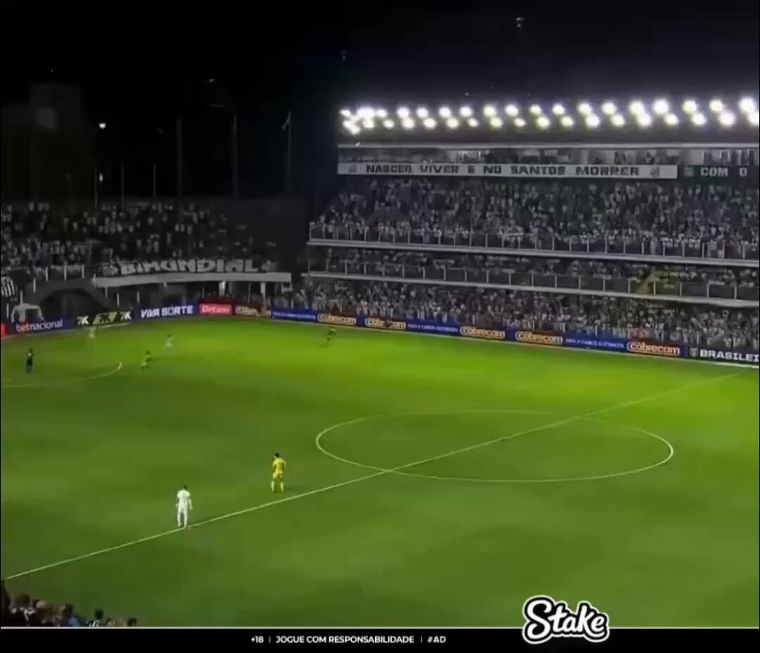 A inteligência do Neymar pra não ficar em impedimento. Pode parecer coisa boba, mas a quantidade de jogador que ficaria em impedimento aqui..