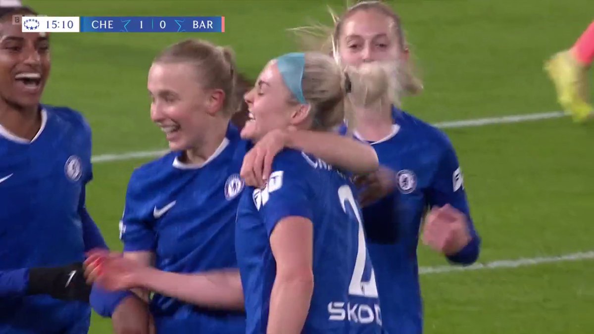 What a finish! 😮‍💨 Ellie Carpenter puts Chelsea in front against Barcelona 💥