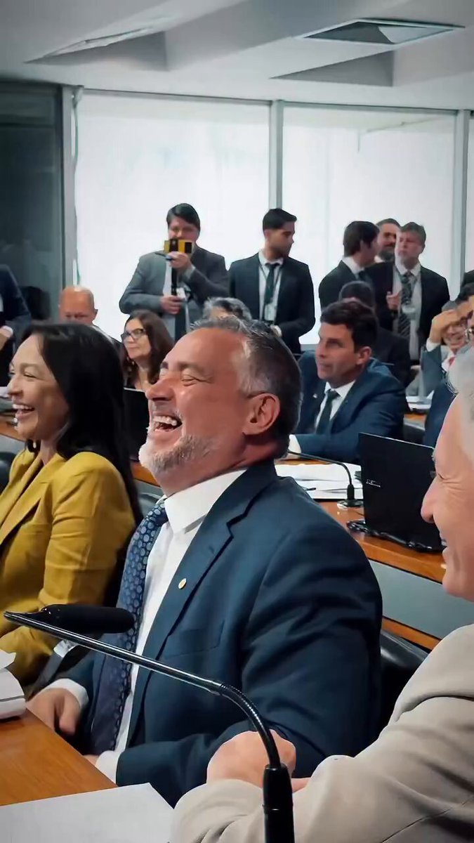 Parece que estão mais preocupados em proteger os suspeitos do que em defender os aposentados. Blindagem, atraso nas convocações… até quando? #CPMIdoINSS