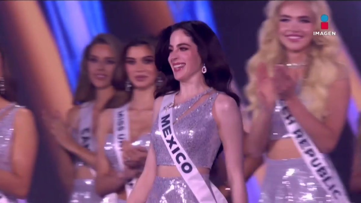 ¡#FátimaBosch pasa al TOP 30 de finalistas en #MissUniverse2025! 🇲🇽 Así celebra nuestra representante mexicana 🎉 Sintoniza el 3.1 de Imagen Televisión o sigue la transmisión en nuestro sitio web: #MU2025 #MUEnImagen #MéxicoConFátima