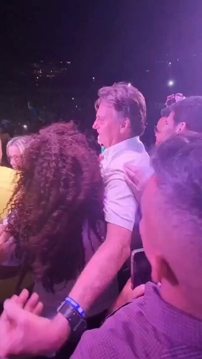 Estou aqui rezando, meu Parmito! Pedindo a intercessão da minha mãezinha Maria. Tudo isso vai passar. Sei que está muito difícil, mas o senhor é forte, creio que será curado. Aguenta mais um pouquinho. Estou com muita saudade do senhor. Sua Negona está aqui. Sua amiga está aqui.