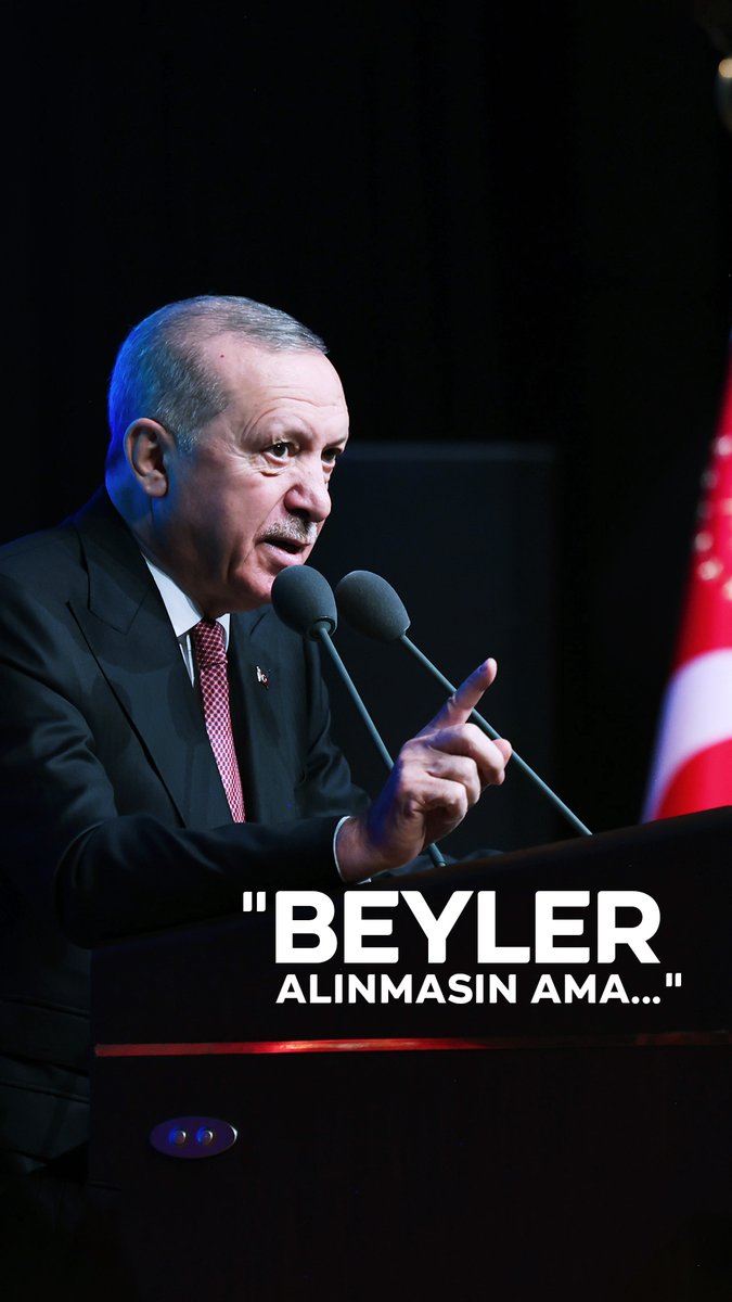 Cumhurbaşkanı Erdoğan: "Beyler alınmasın, kusura da bakmasın. Kadınlar çocuk yetiştirme noktasında çoğu zaman eşlerinden gerekli desteği göremiyor. Babalarımıza eşlerine daha fazla yardımcı olmaları çağrısında bulunuyorum."