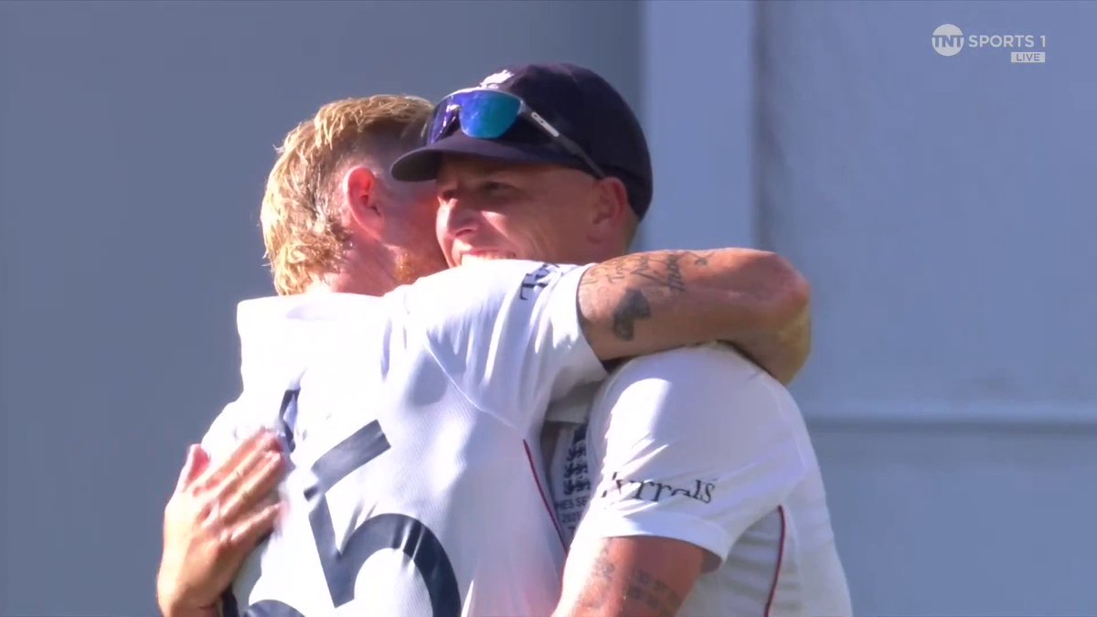Ben Stokes gets his first wicket of the Ashes! 📺 Watch #TheAshes LIVE on TNT Sports and discovery+
