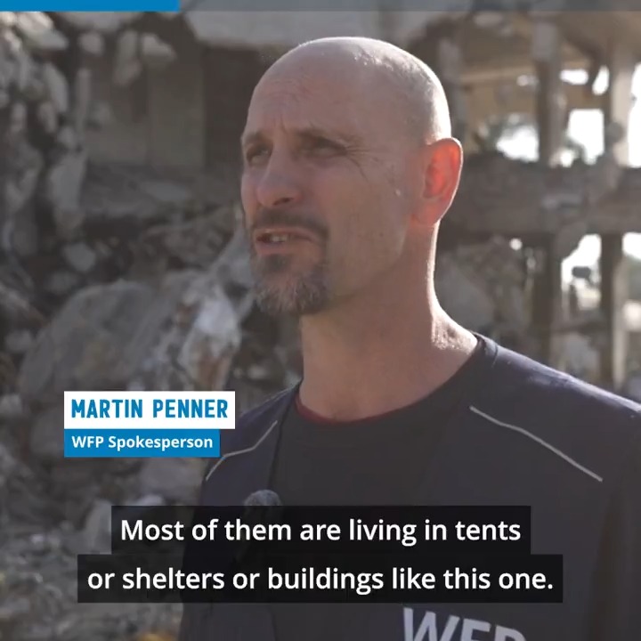 📍#Gaza: Heavy rains are are making life even harder for families. WFP is scaling up food assistance and digital payments to strengthen food security in Gaza this winter - already reaching over 1 million people in the first month after the ceasefire.