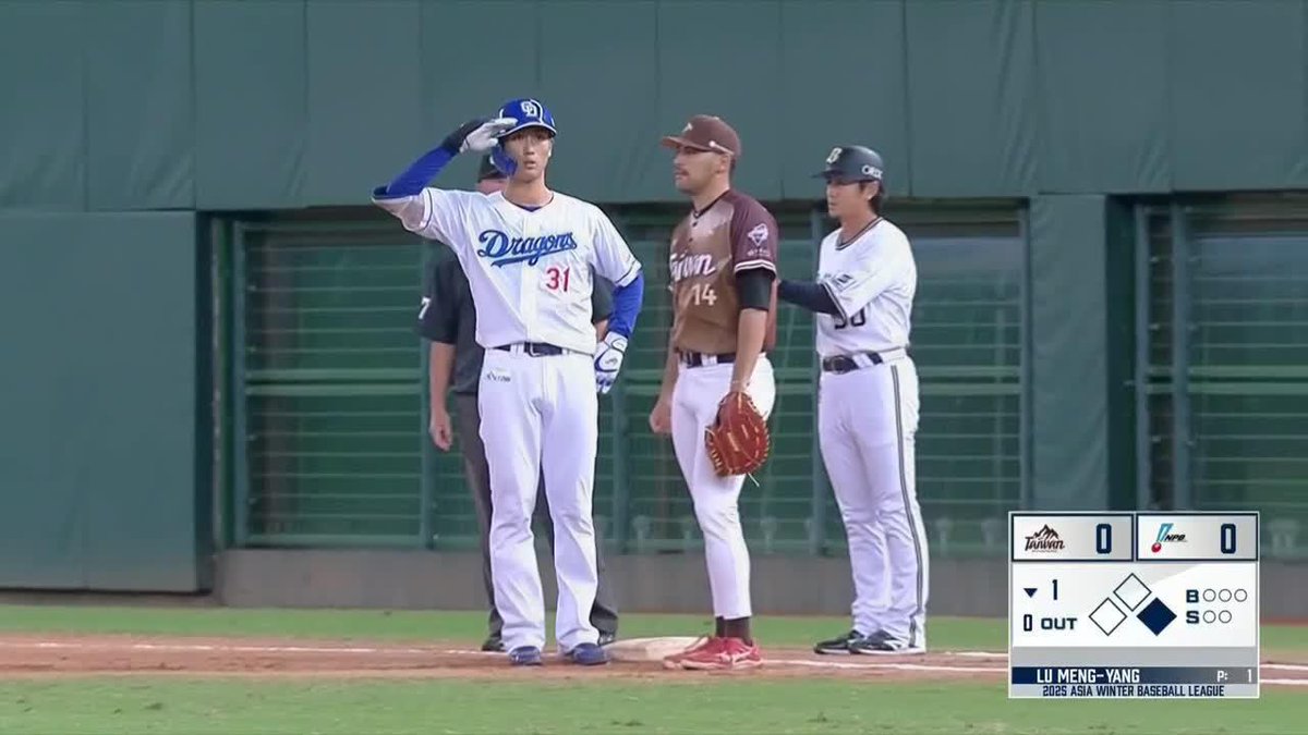 塁上で敬礼 18歳の大器がやってきた 森駿太(中日)🇹🇼初出場で初球をバチッと 🇹🇼アジア・ウインターリーグ・ベースボール 🆚台湾マウンテンズ×NPB 📺️#DAZN LIVE配信中 #冬が僕を強くする #AWB #dragons #だったらDAZN
