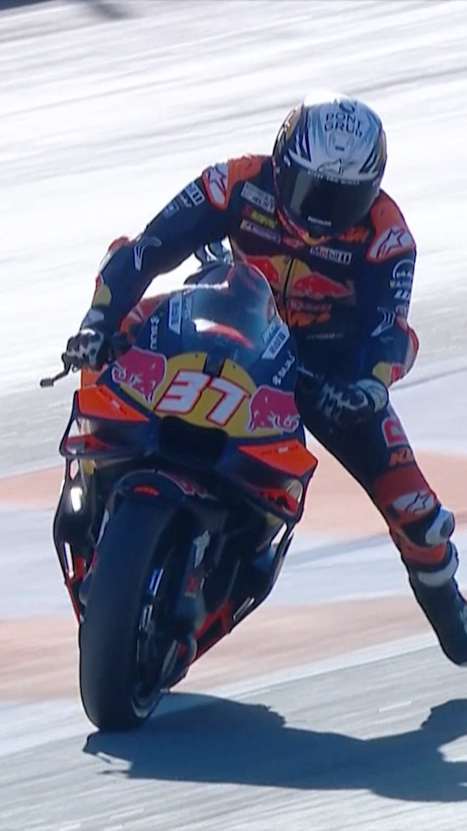 The Shark 🦈 Pedro Acosta's incredible drift into the first corner of the #ValenciaGP 🔥 #MotoGP