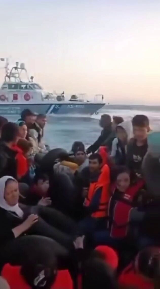 Βίντεο ντοκουμέντο: σκάφος του Λιμενικού διεμβολίζει φουσκωτό γεμάτο με μετανάστες. *Στο ναυάγιο της Πύλου έτυχε να μην είναι σε λειτουργία οι κάμερες.