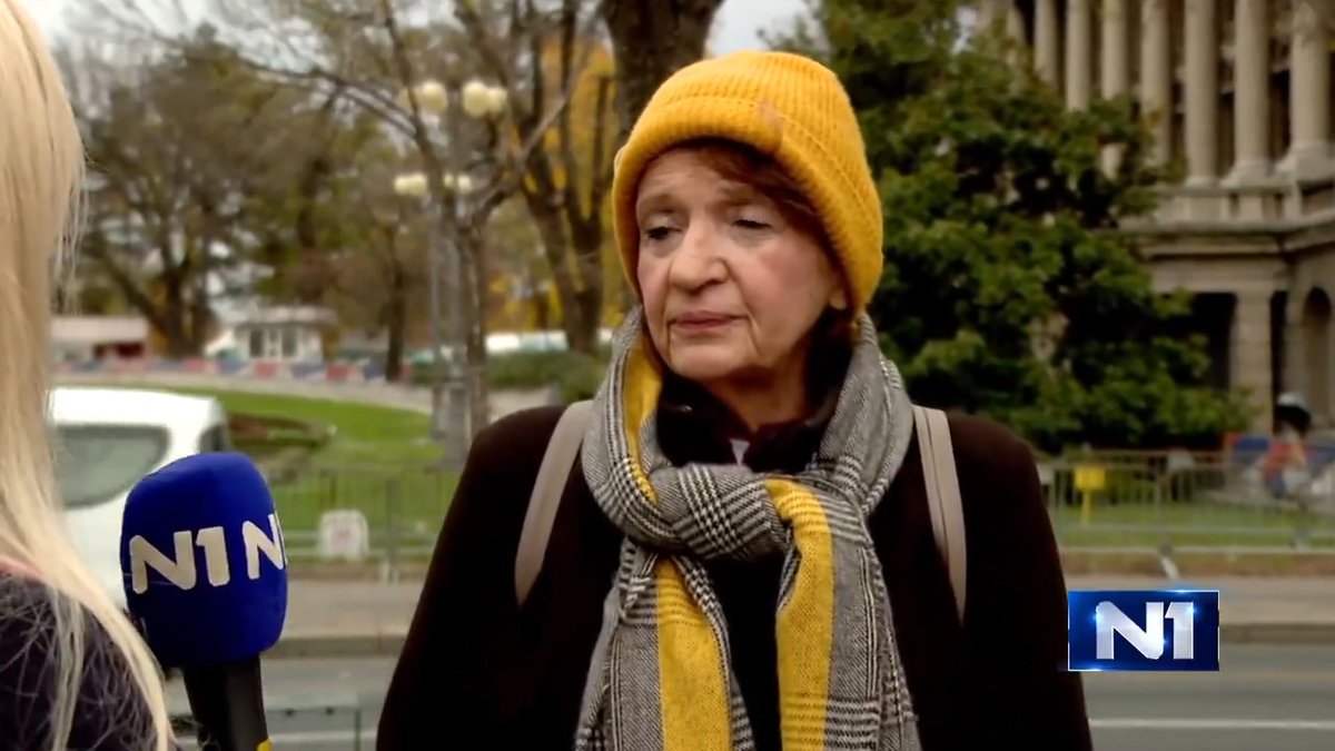 Profesorka prava u penziji Vesna Rakić Vodinelić izjavila je posle napada na ekipu N1 kod tzv. Čacilenda, da je pravni poredak u Srbiji "jedna čista iluzija" i da sumnja da će napadač biti procesuiran, jer je ovo "kriminalna država". Žaklina Tatalović