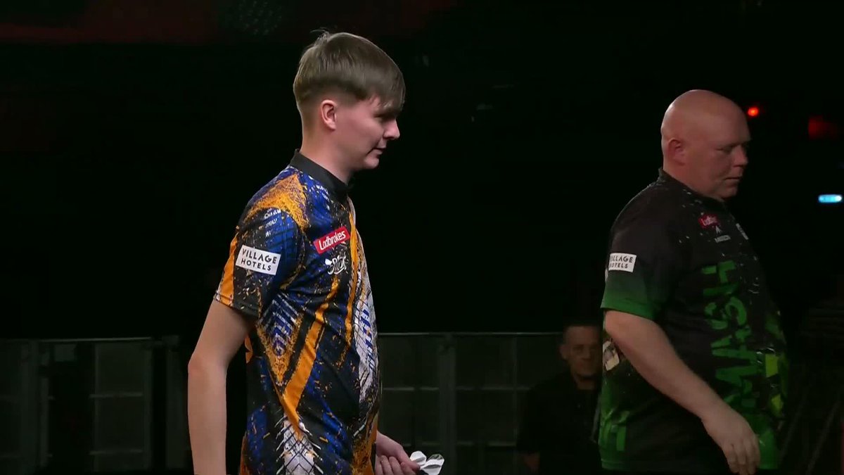 BROOKS SMASHES LUKEMAN! Bradley Brooks is the first player through to Round Two in Minehead! The former World Youth Champ marks his debut with a thumping 6-1 victory over Martin Lukeman! 📺 #PCFinals | R1
