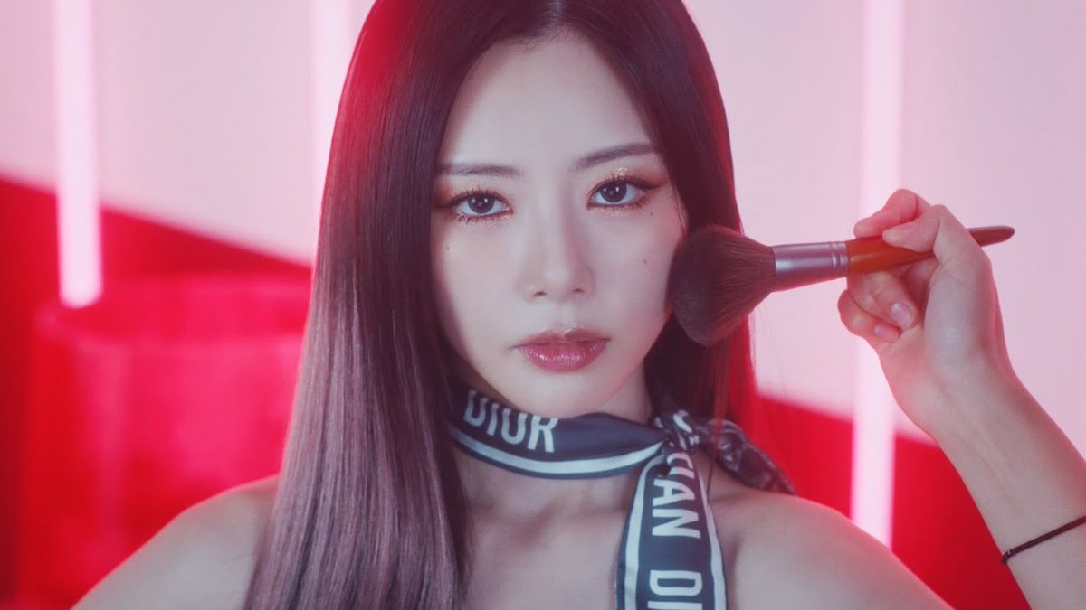 2 years ago today, Dreamcatcher released their 9th Mini Album ‘VillainS’ with title track ‘OOTD’