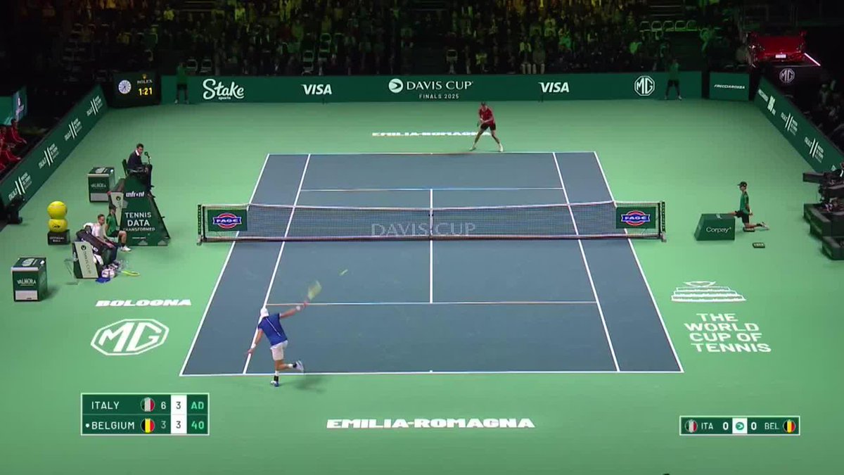 Un giorno studieremo la capacità della Davis di trasformare Matteo da 126 che arranca in salita a Thor figlio di Odino. #berrettini #tennis #daviscup