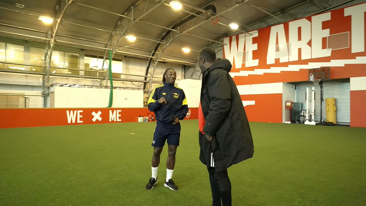 "You know it was acting?" 😂 Ebere Eze letting Idris Elba know he saw him playing football on the US Office 😅