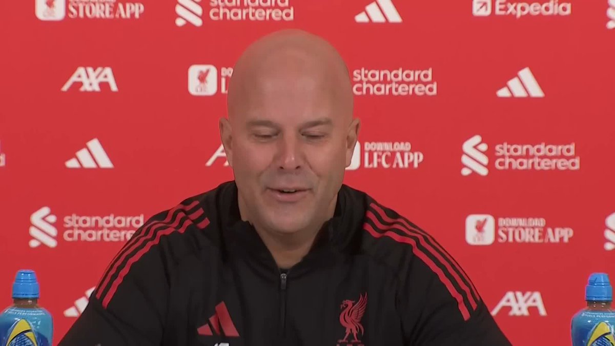 "It's not a topic at all for me" Arne Slot says signing a new centre-back is the last thing on his mind 🔴